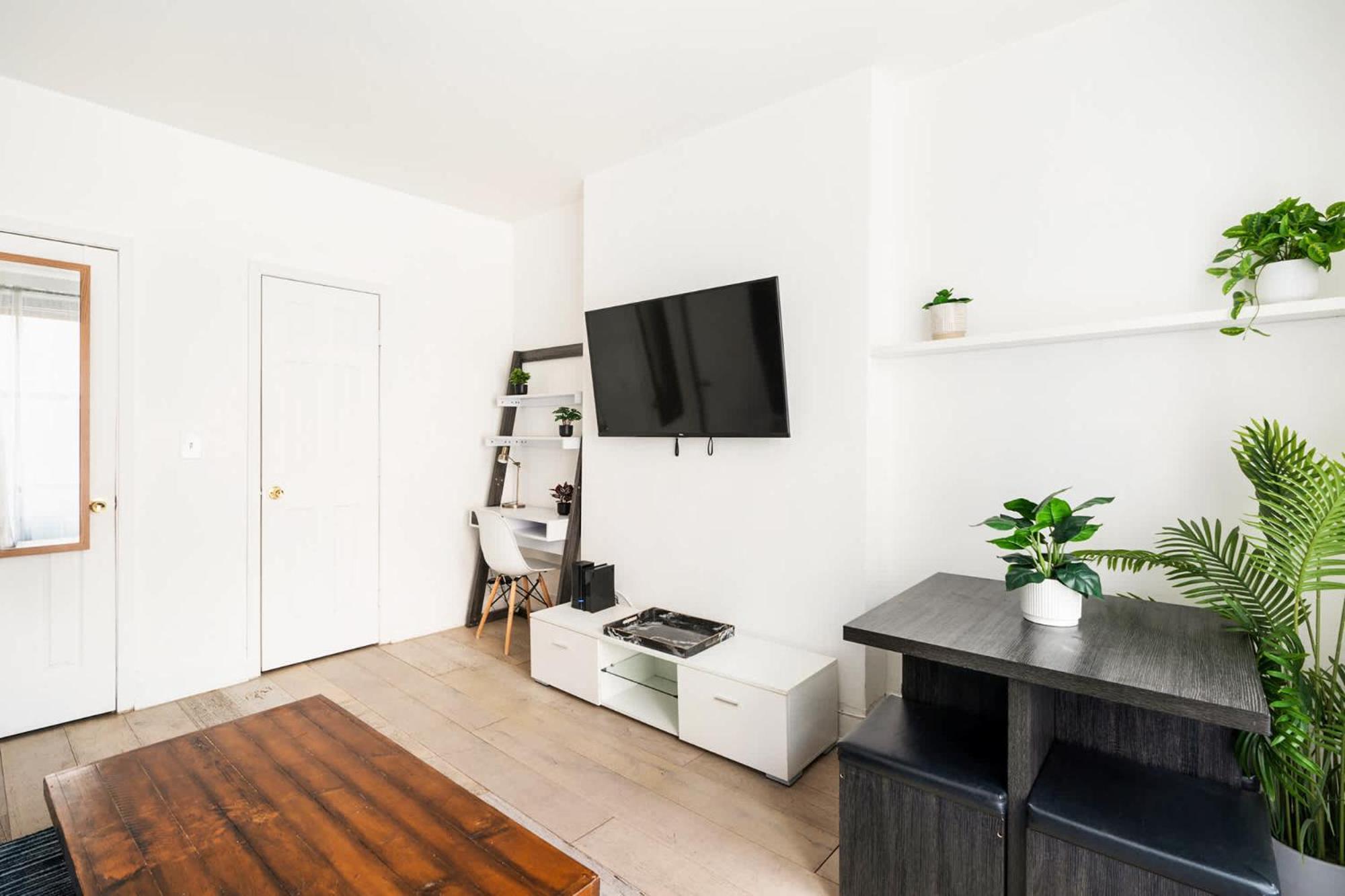 Apartment 428-2w Newly Furnished 2br Sleeps 5 Prime Location *