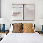 428-2W Newly Furnished 2Br Sleeps 5 Prime Location