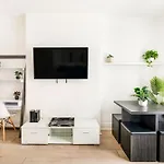 428-2W Newly Furnished 2Br Sleeps 5 Prime Location