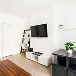 428-2W Newly Furnished 2Br Sleeps 5 Prime Location