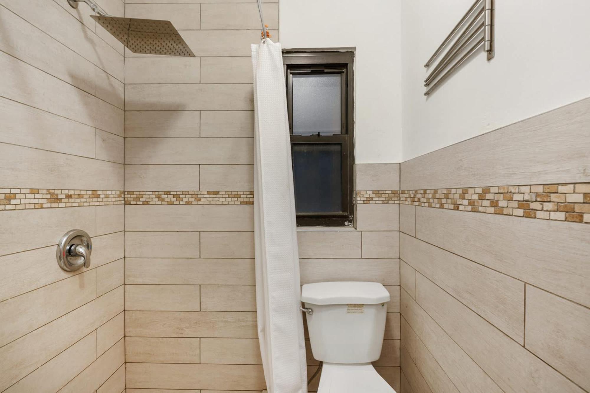 428-2w Newly Furnished 2br Sleeps 5 Prime Location