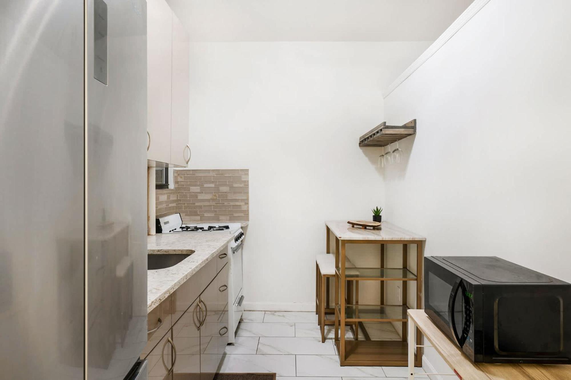 428-2w Newly Furnished 2br Sleeps 5 Prime Location *