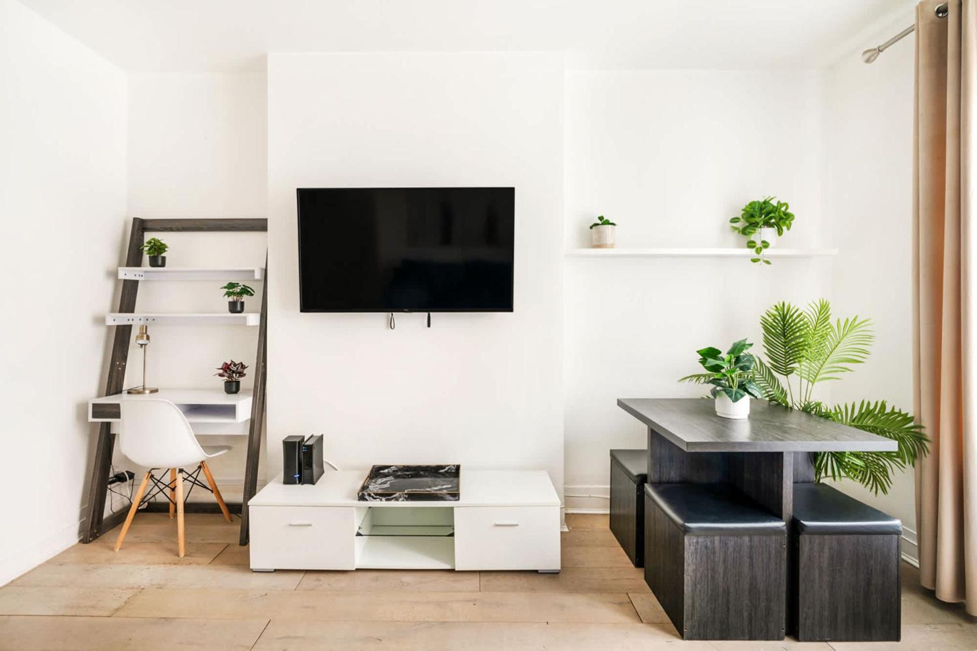Apartment 428-2w Newly Furnished 2br Sleeps 5 Prime Location