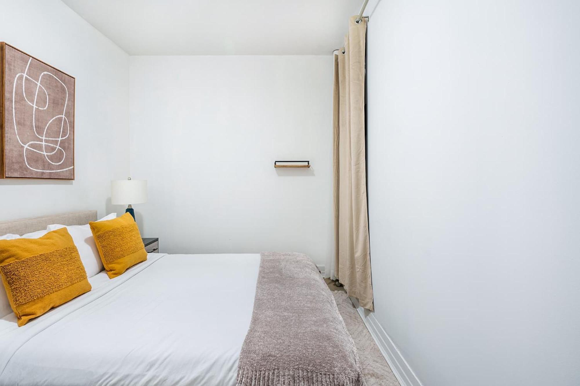 428-2w Newly Furnished 2br Sleeps 5 Prime Location *